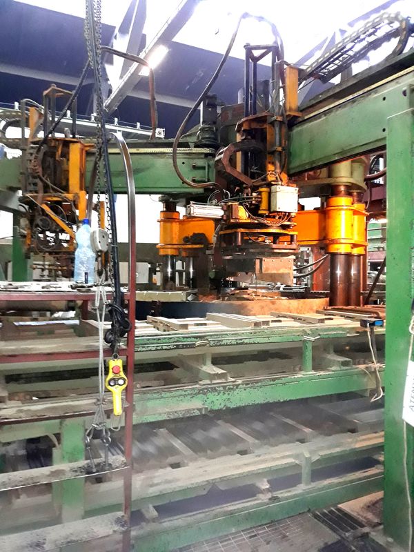 Prese hidraulice într-o linie de producție
